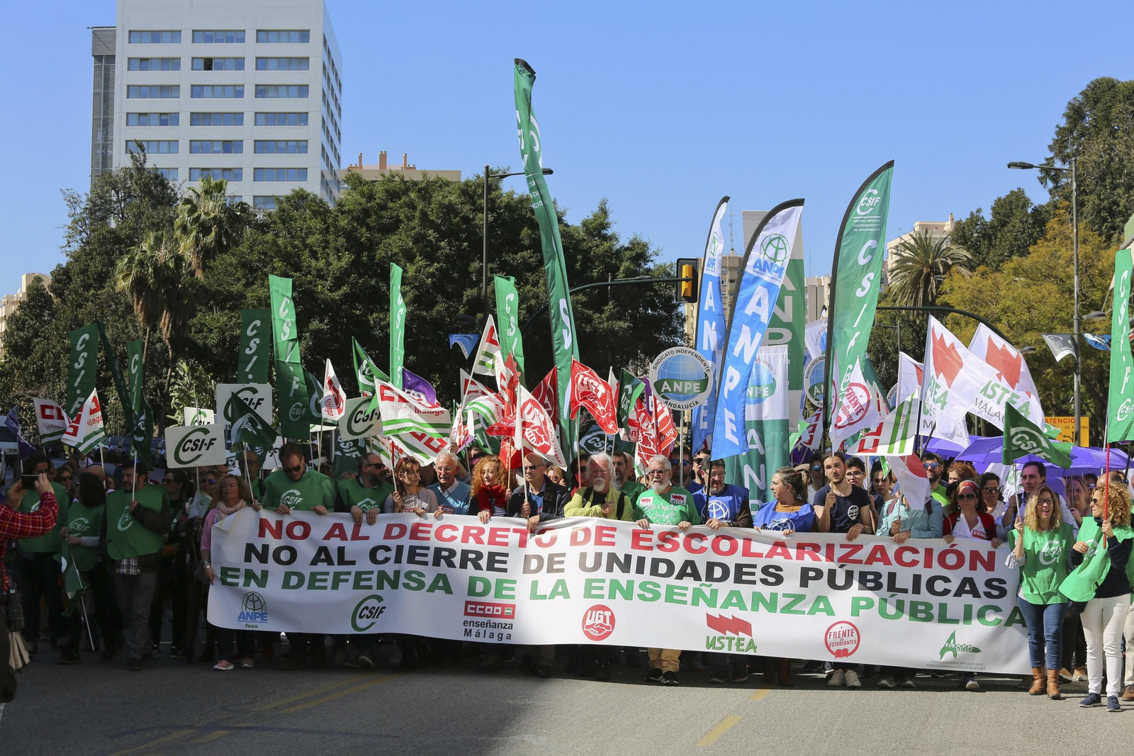 La manifestación por la huelga educativa en Málaga, en fotos