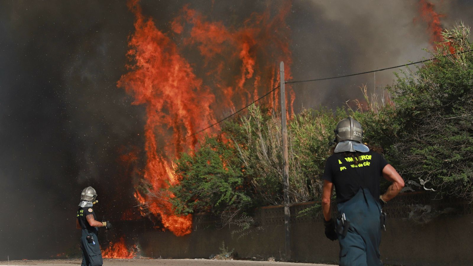 Incendio en el Camino de La Rana en La Línea