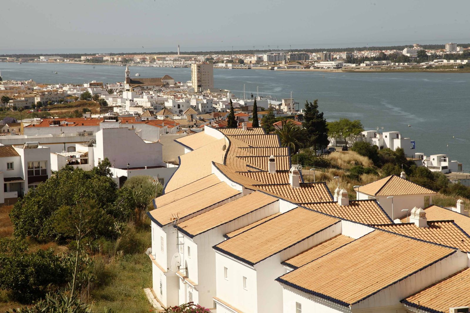 Zona residencial a orillas del río Guadiana, en el municipio costero de Ayamonte.