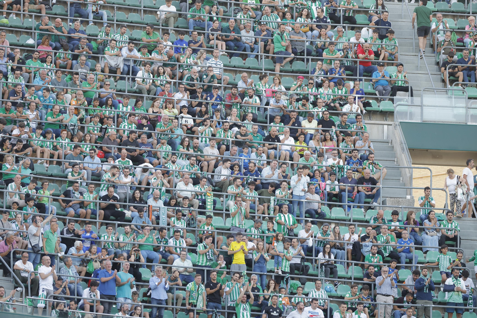 Búscate en las fotos del Betis-Rayo