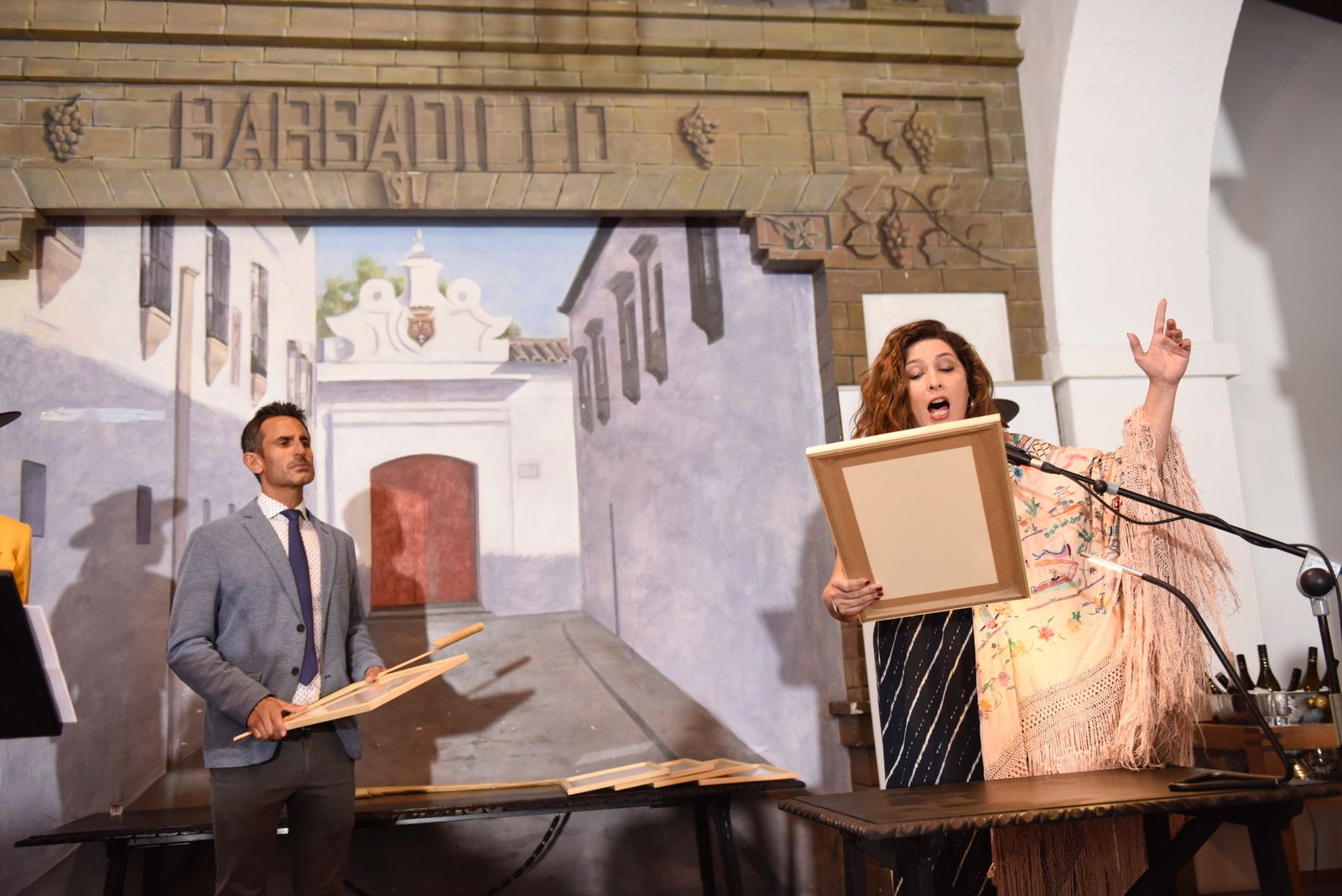 Momento del juramento de Estrella Morente en el salón Don benigno de Barbadillo