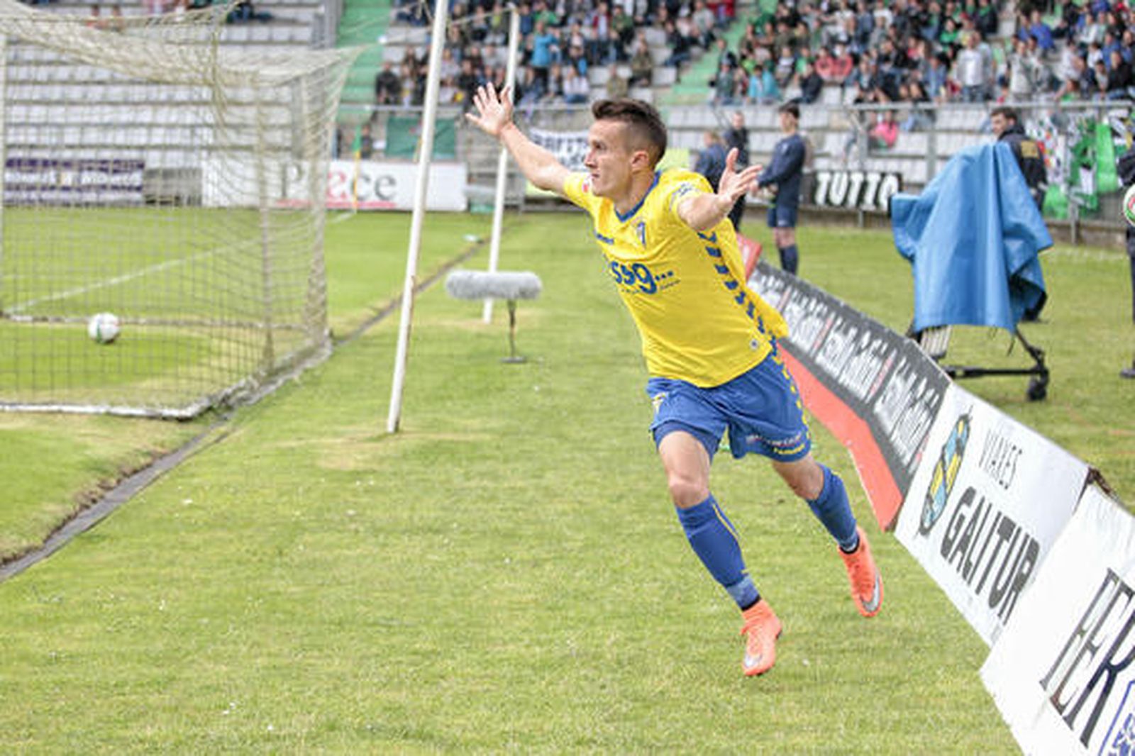 Salvi celebra el 0-2.

Foto: LOF