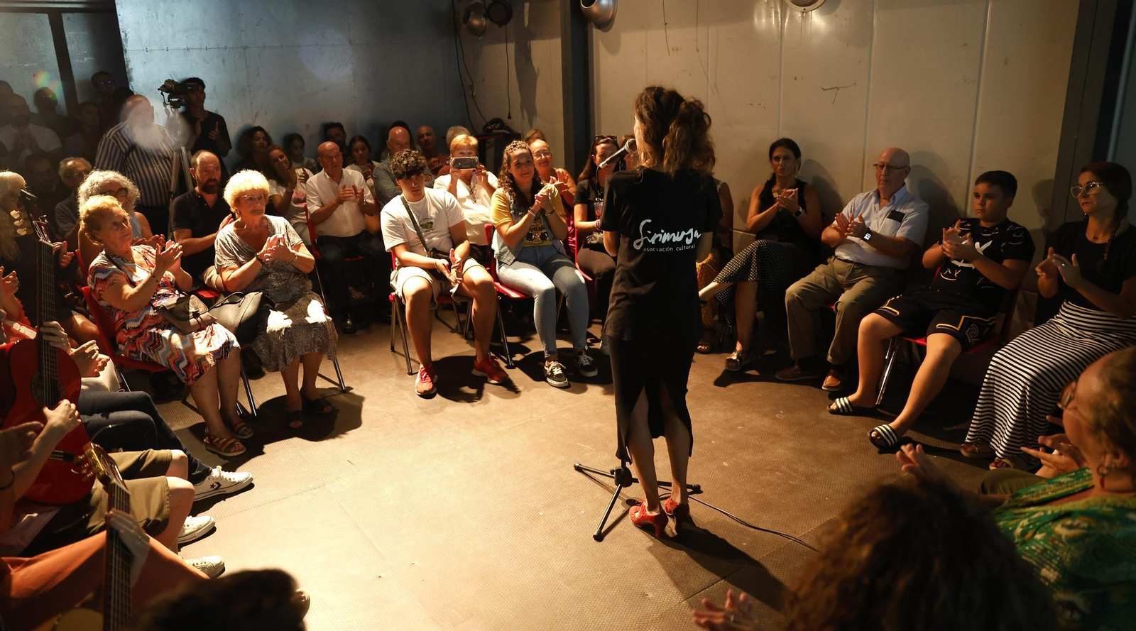 Búscate en la reunión a compás en AlCultura