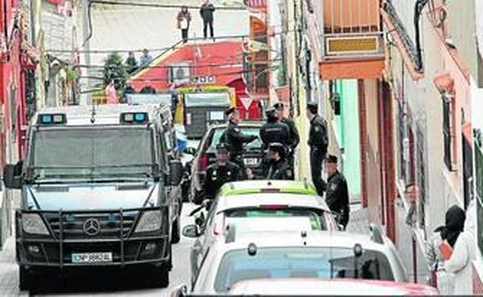 Una redada de la Policía Nacional contra productos falsificados.