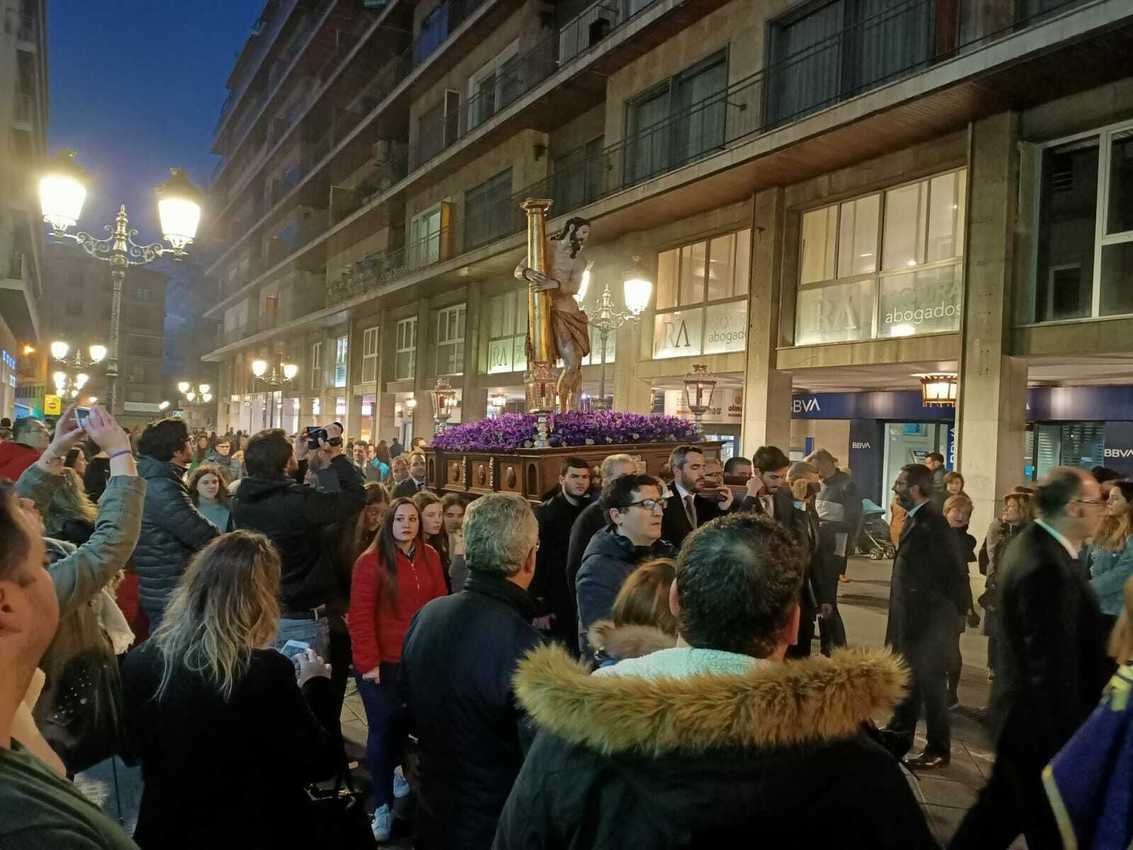 El vía crucis oficial de las cofradías de Granada, en imágenes