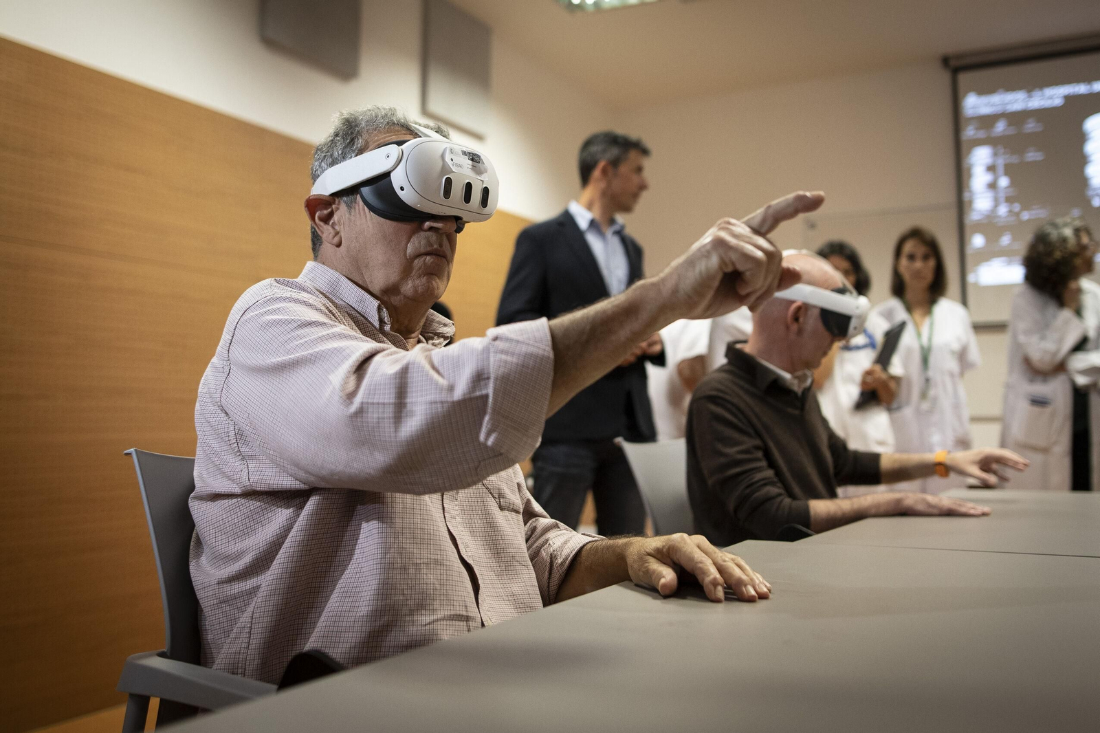 Investigadores de la UGR, la UAL, y los hospitales San Cecilio y Torrecárdenas de Almería presentan RESET VR, una aplicación de realidad virtual para mejorar la calidad vida de pacientes con ictus