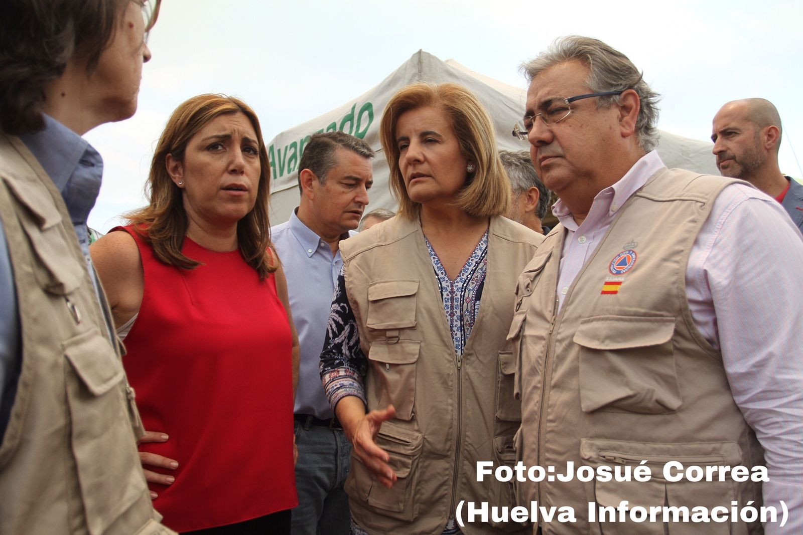 Zoido, acompañado por Fátima Báñez, Susana Díaz y Antonio Sanz, en el puesto de mando avanzado.