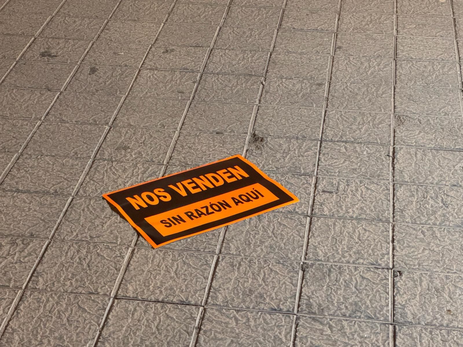 Imagen de archivo de uno de los carteles utilizados en la última concentración del servicio de limpieza de Motril