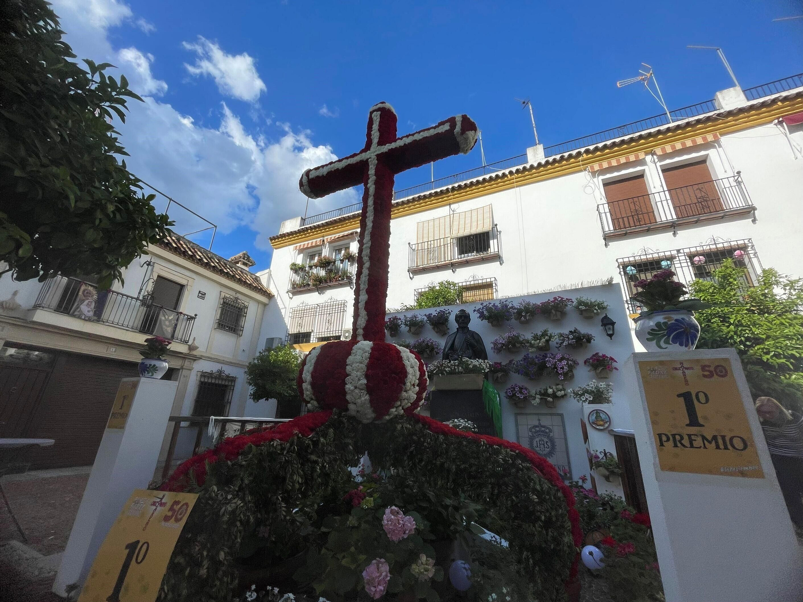 Cruz de la Hermandad de Nuestro Padre Jesús Nazareno. Las Cruces ganadoras del concurso municipal de Córdoba 2024, en imágenes