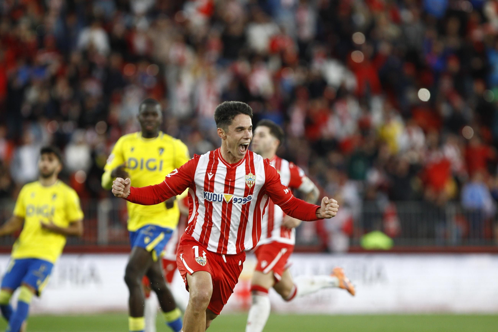 El partido U.D. Almería-Cádiz C.F. en imágenes