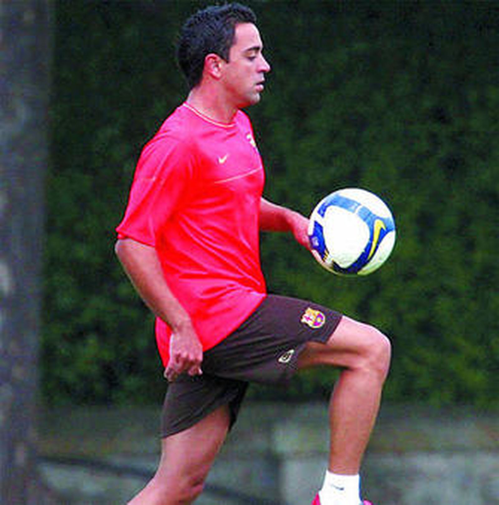 Xavi no tiene segura la titularidad al estar apercibido de sanción.
