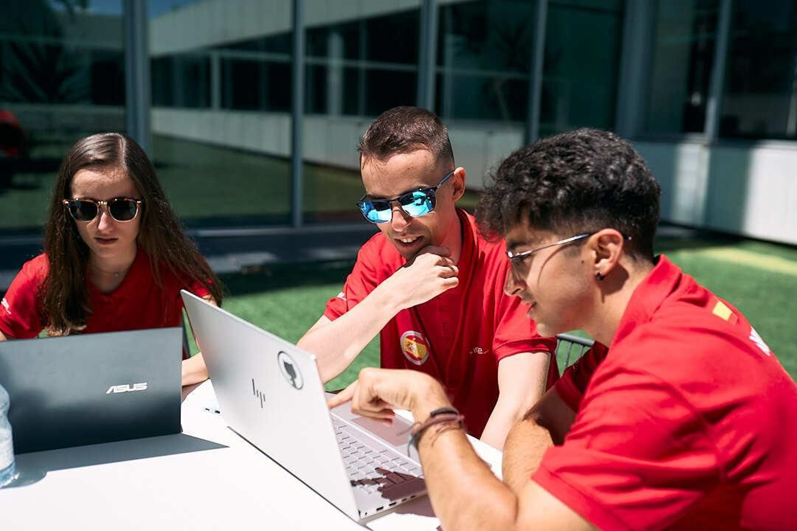 En primer término, David Mateos en un encuentro en el Incibe.