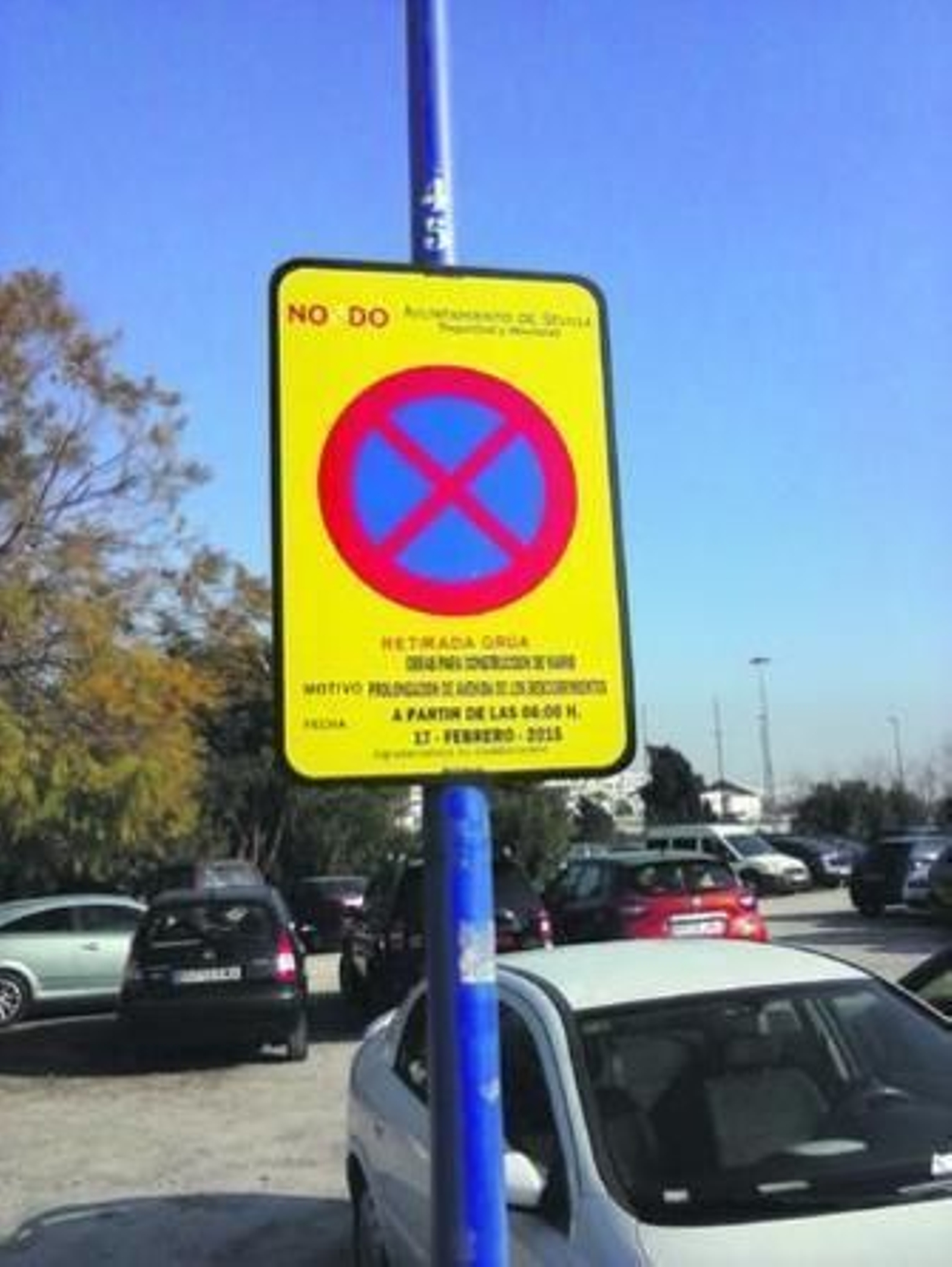 Placa que anuncia la prohibición.