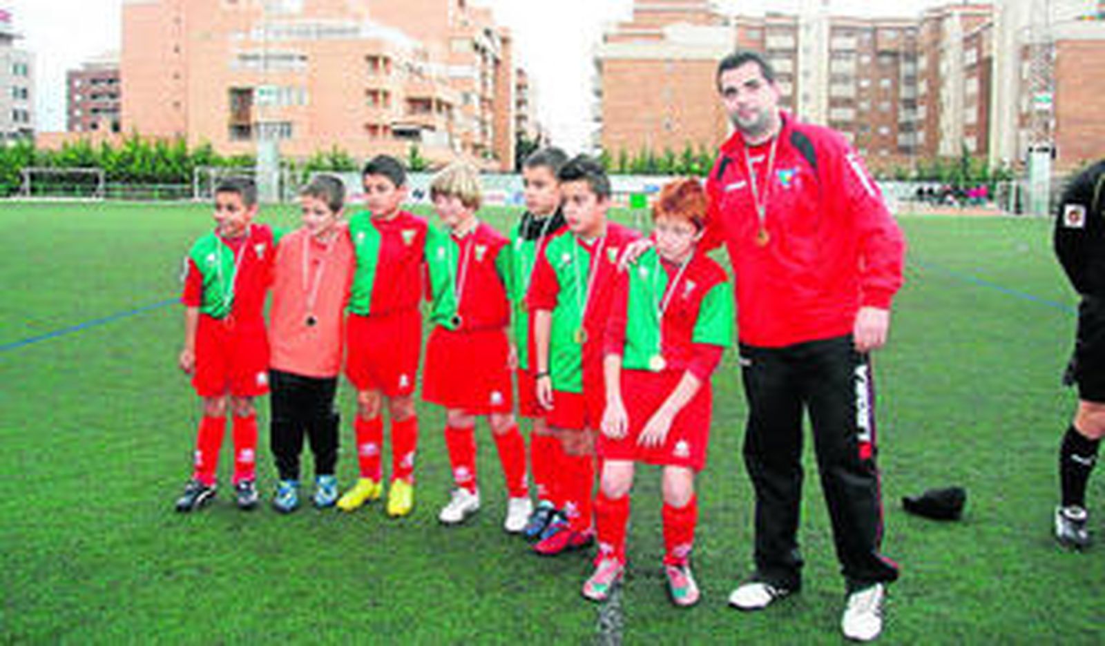 Los siete jugadores campeones de la categoría.