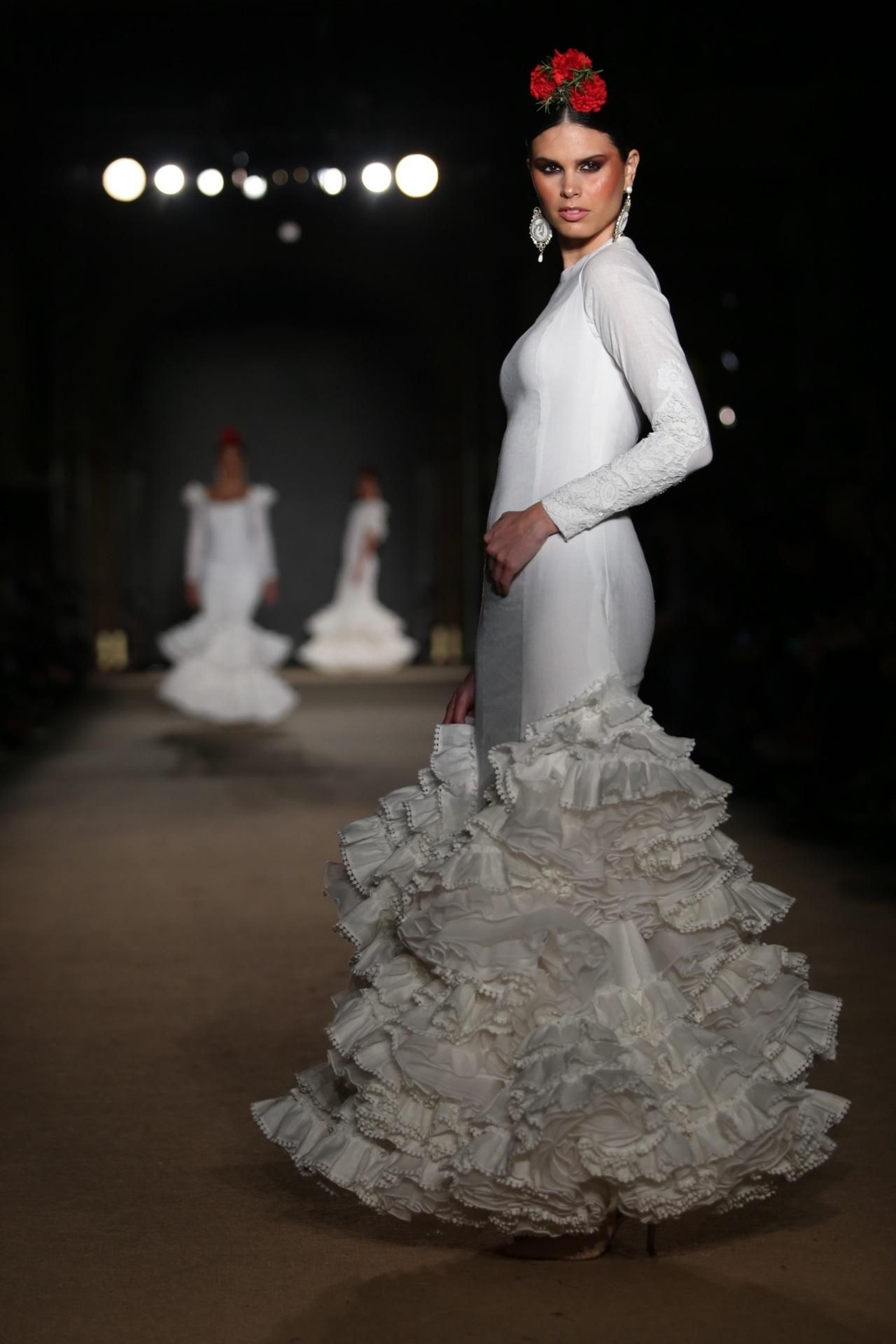 El traje de flamenca blanco y sus versiones más bonitas de esta temporada
