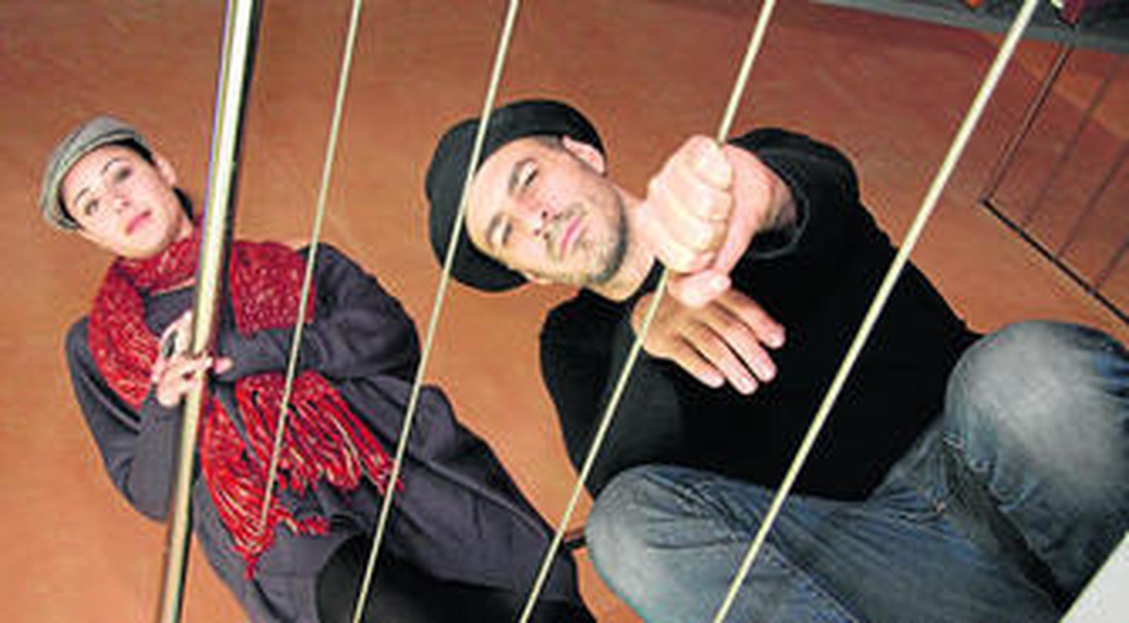 El actor Robert Álamo, principal protagonista del montaje dirigido por Andrés Lima, junto a la actriz Luz Valdenebro, ayer en el Central.