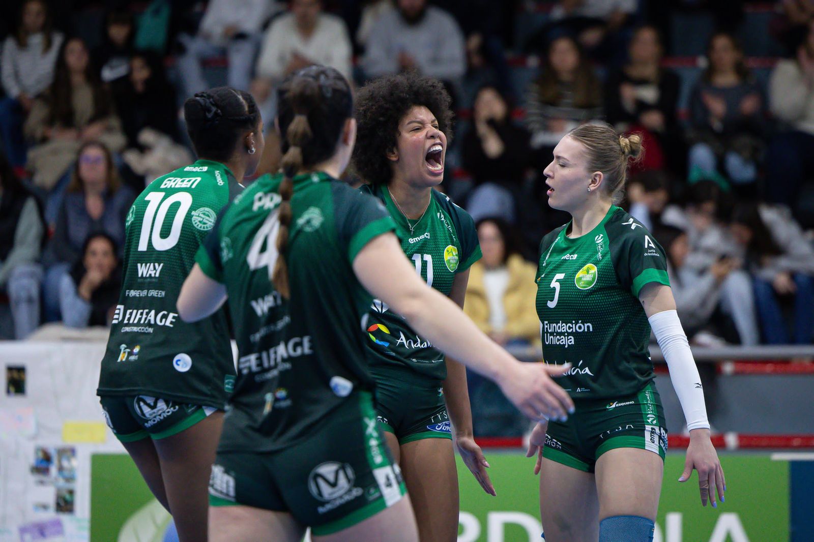 Emma Ellis festeja un punto con fiereza.