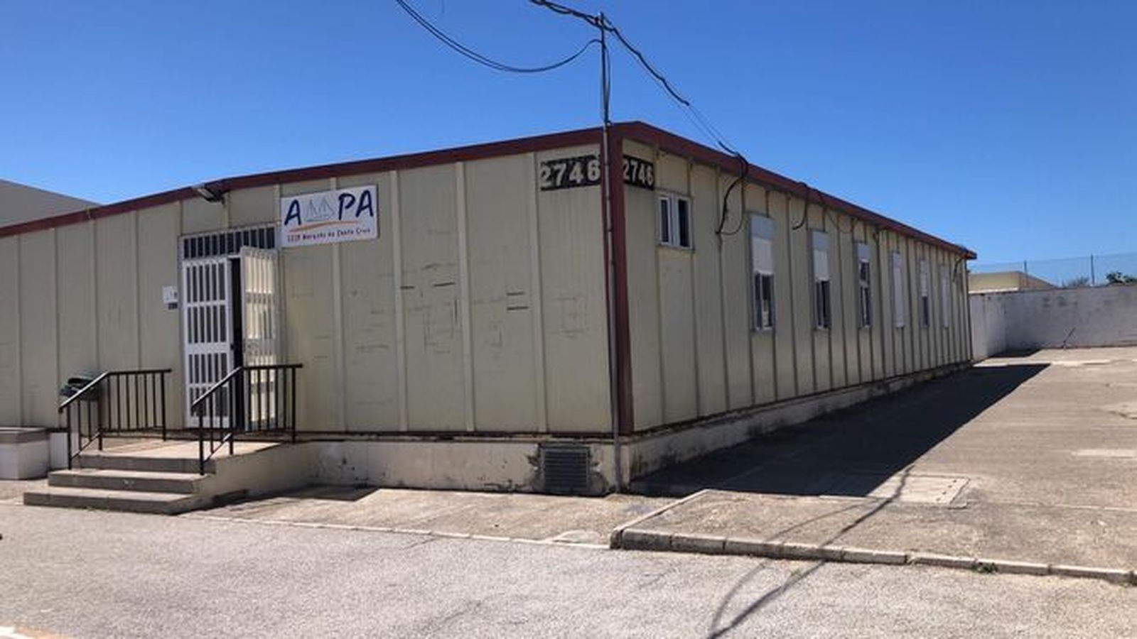 Uno de los barracones del colegio Marqués de Santa Cruz.