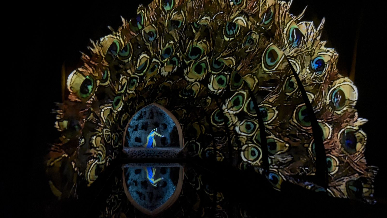 Espectáculo audiovisual en los Baños de María de Padilla.