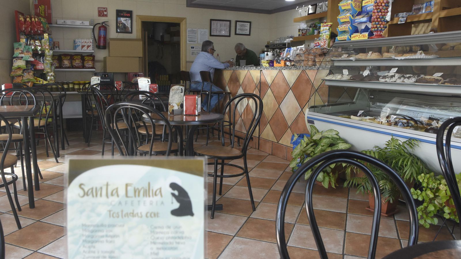 Interior de la Cafetería Santa Emilia.