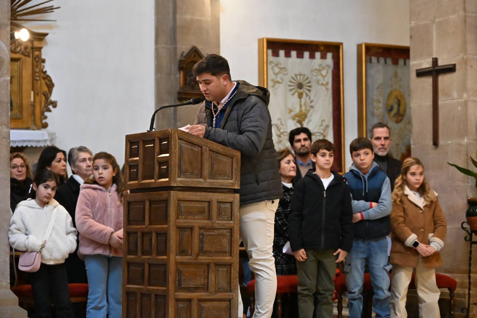 Las imágenes del homenaje de Villa del Río a su párroco emérito, Manuel Tirado Fernández