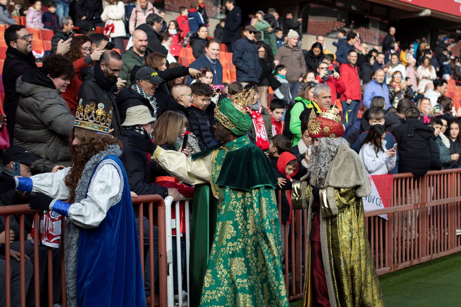 Los Reyes Magos también acudieron a Los Cármenes.