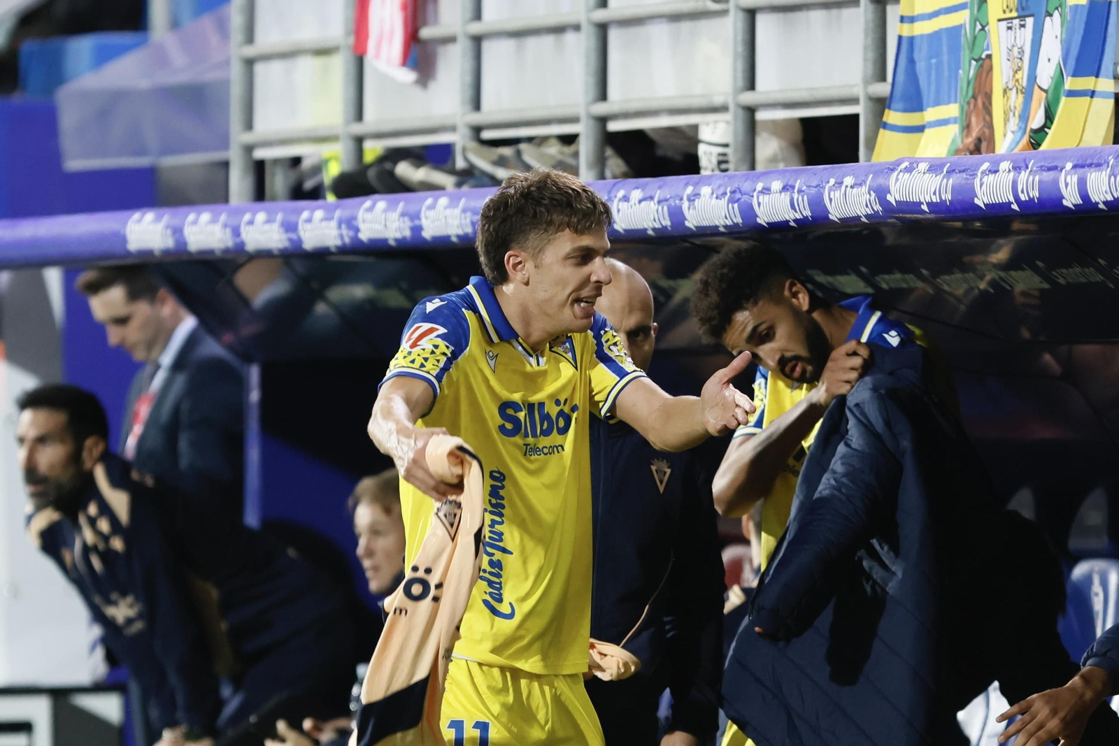 Las imágenes del partido de fútbol Éibar - Cádiz