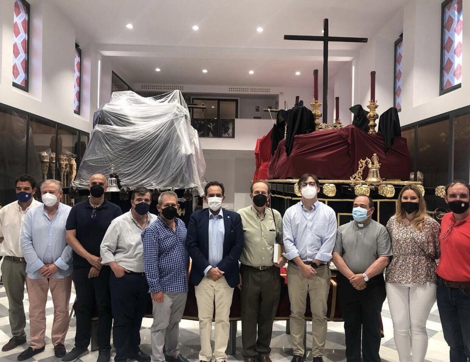 Nueva junta de gobierno de las Reales Cofradías Fusionadas encabezada por José Manuel Álvarez Chaves.