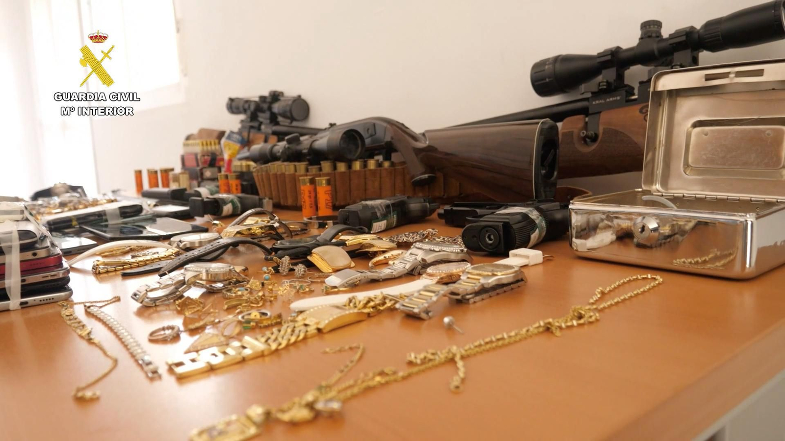 Cae una banda especializada en los timos del tocomocho y la estampita