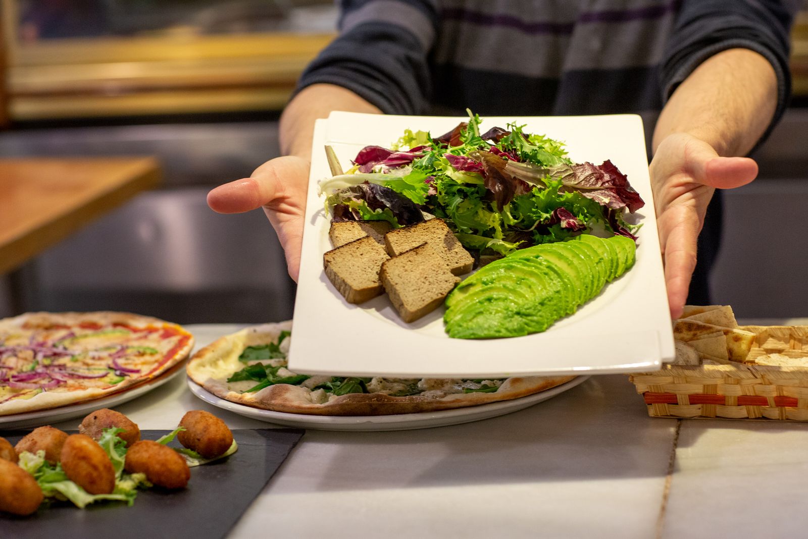 Algunos restaurantes de Sevilla, como Zarabanda, ofrecen descuentos de hasta el 50%.
