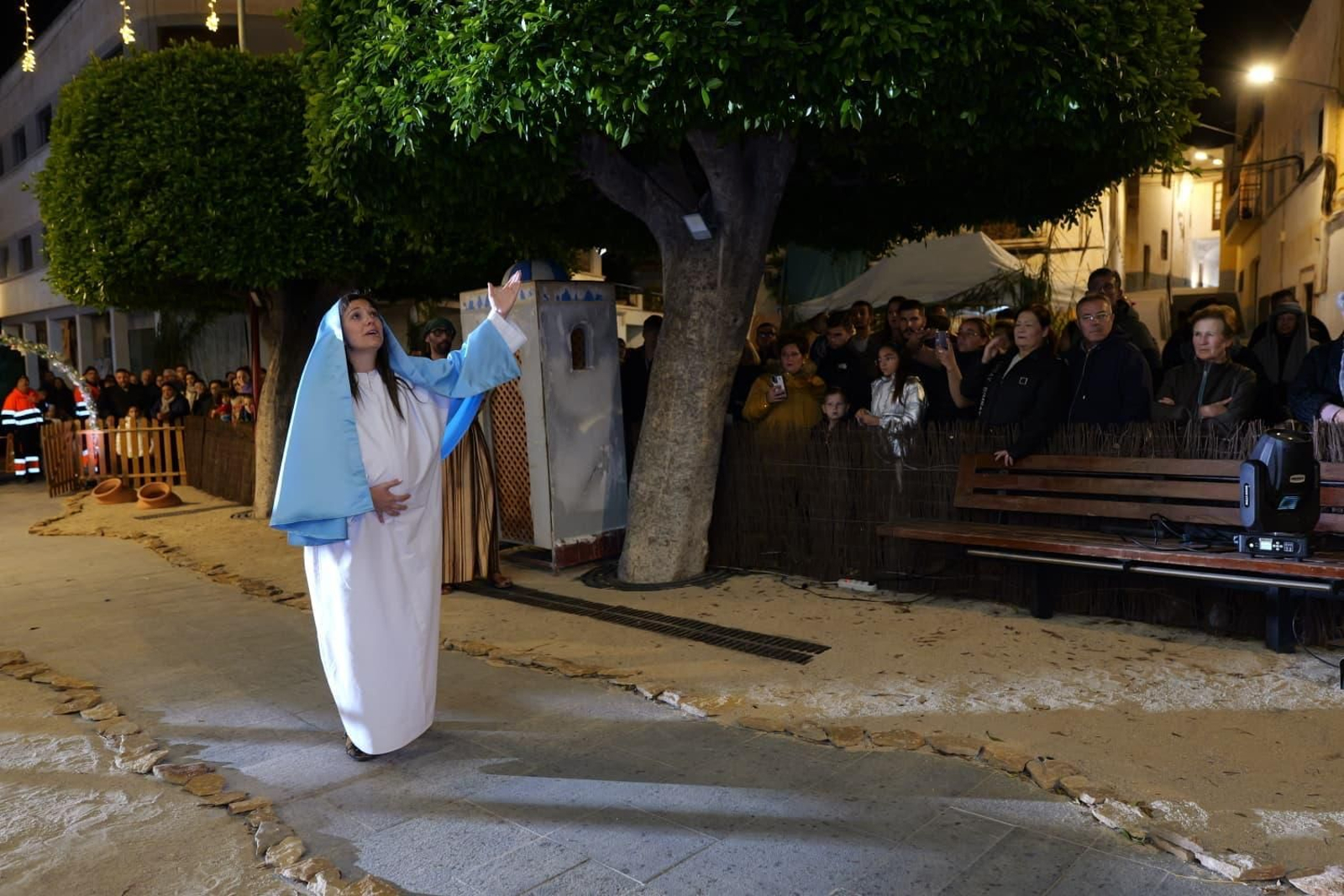 El belén cobra vida en Gádor para inaugurar la Navidad