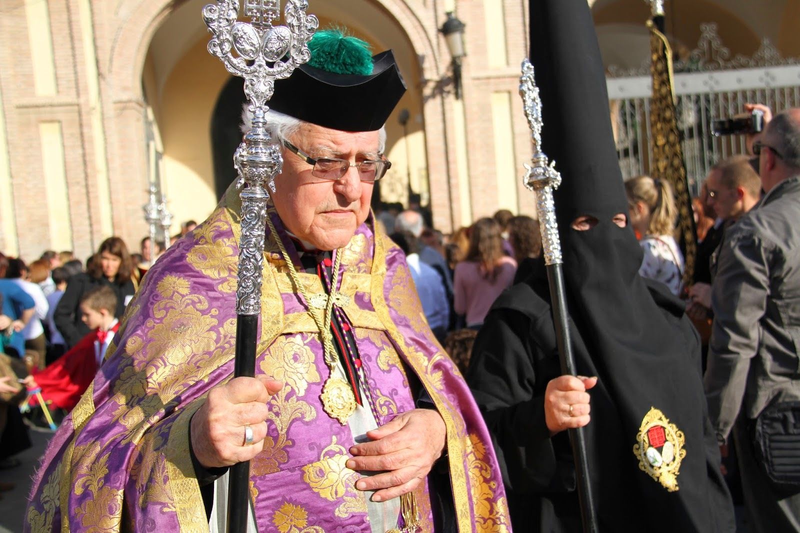 El padre Manuel Gámez, alma máter de la hermandad del Monte Calvario.
