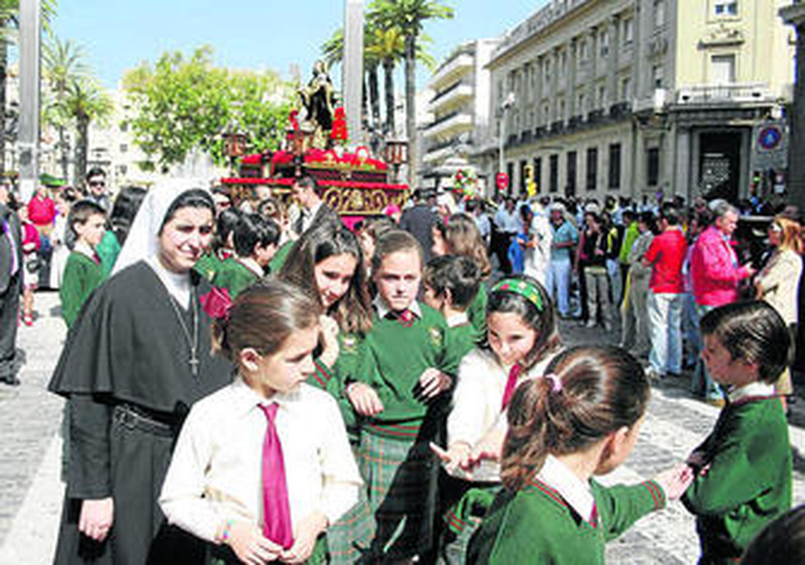 Salida en procesión de la imagen de San Agustín en 2007.
