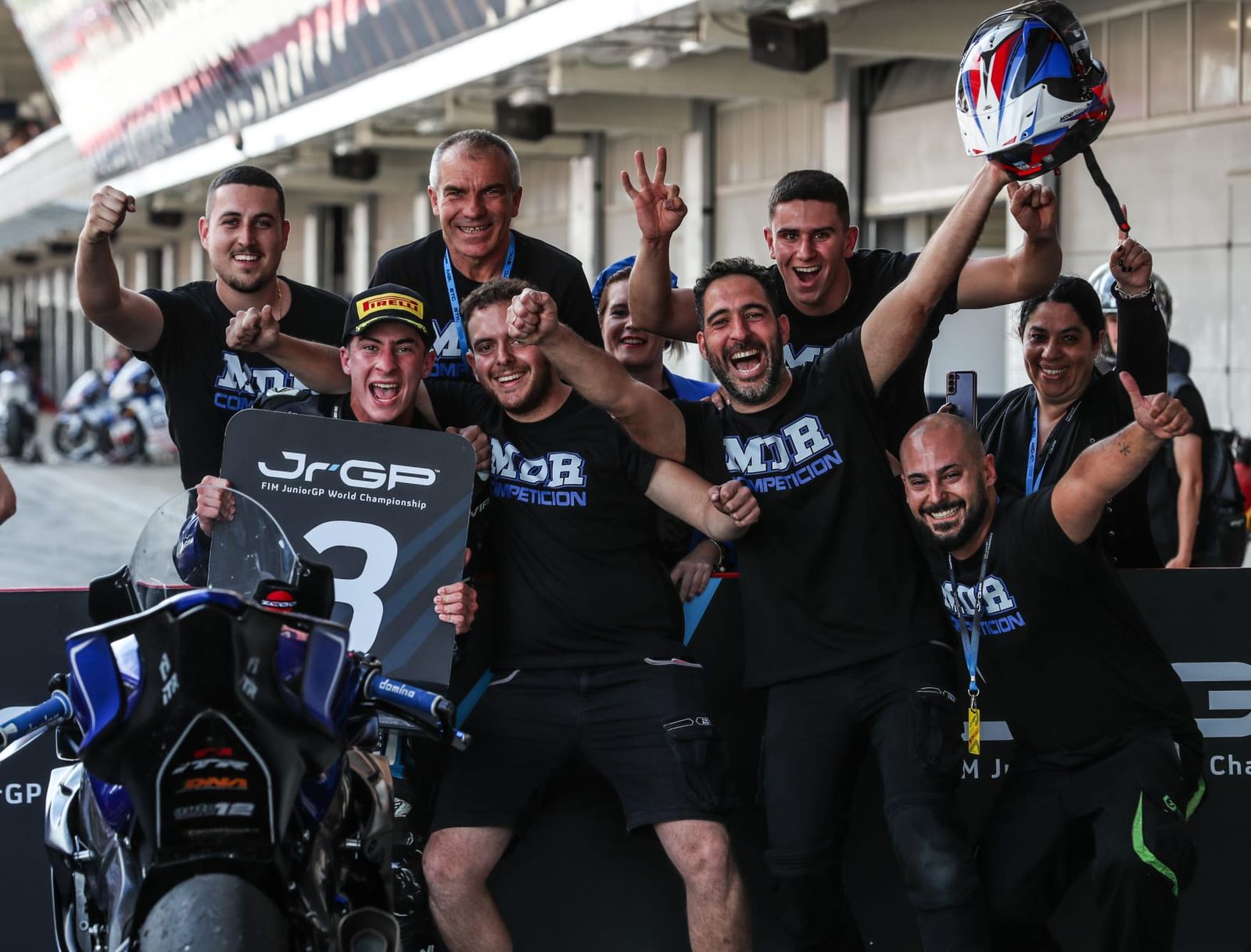 La escudería cuenta con dos jóvenes promesas en sus filas como el italiano Demis Mihaila y el húngaro Bence Kenske.