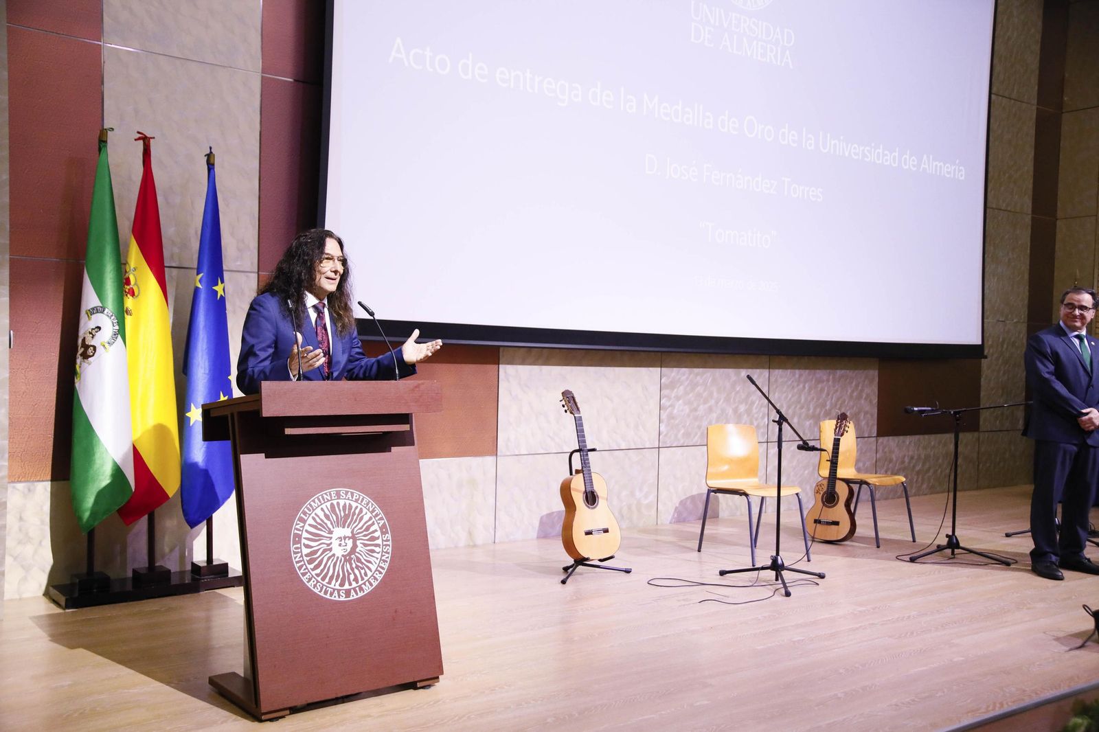 Las imágenes del acto de entrega de la Medalla de Oro a José Fernández Torres Tomatito, en la Universidad de Almería