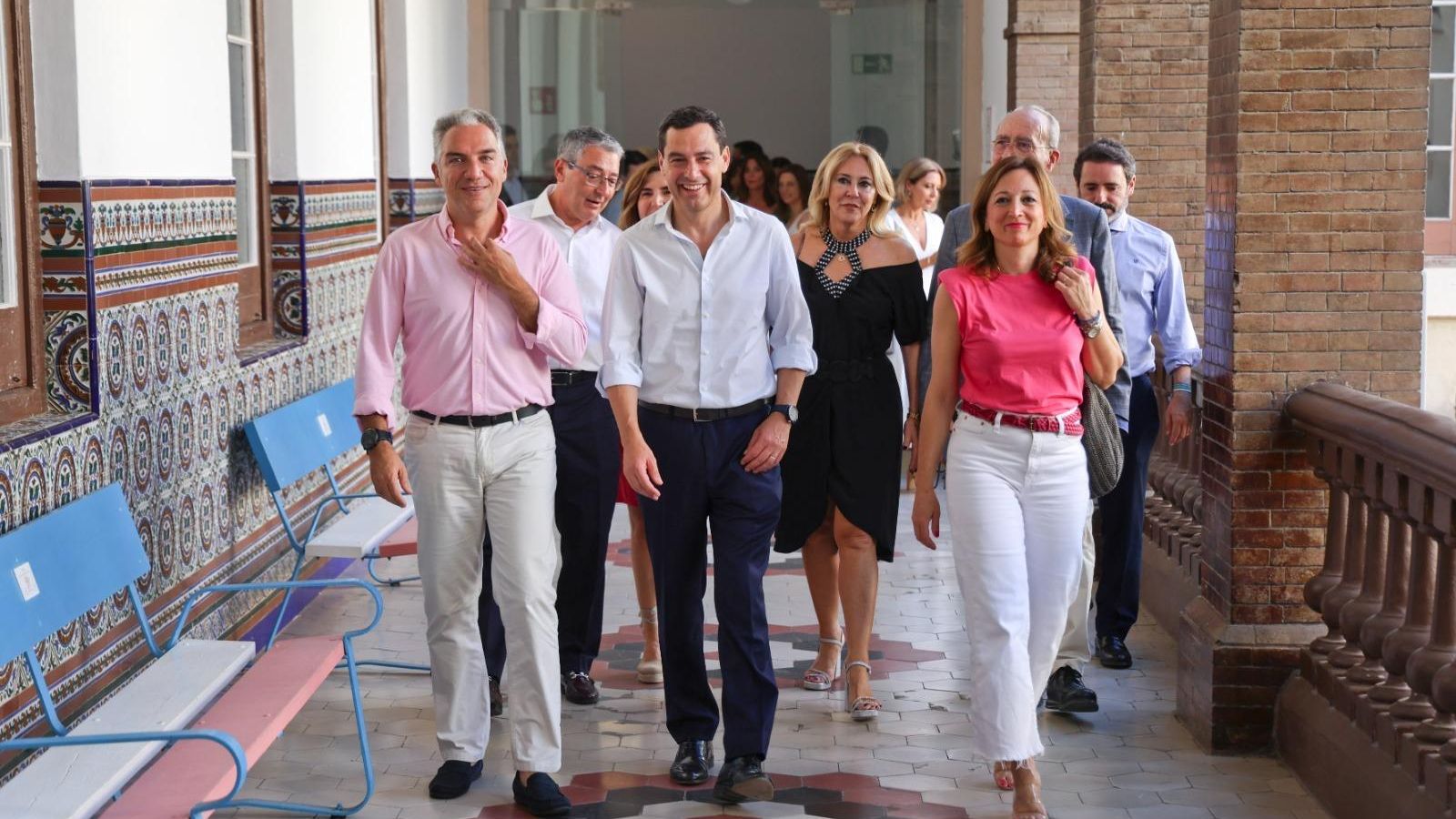 La plana mayor del PP de Málaga; con Bendodo, Moreno y Navarro en cabeza; llega a La Térmica.