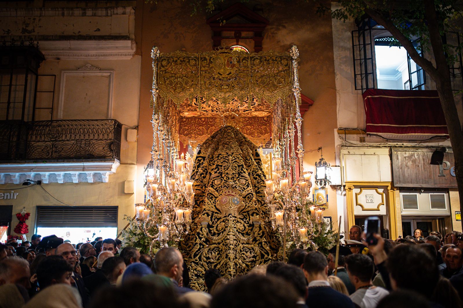 Las fotos de la Esperanza de Triana en el Baratillo