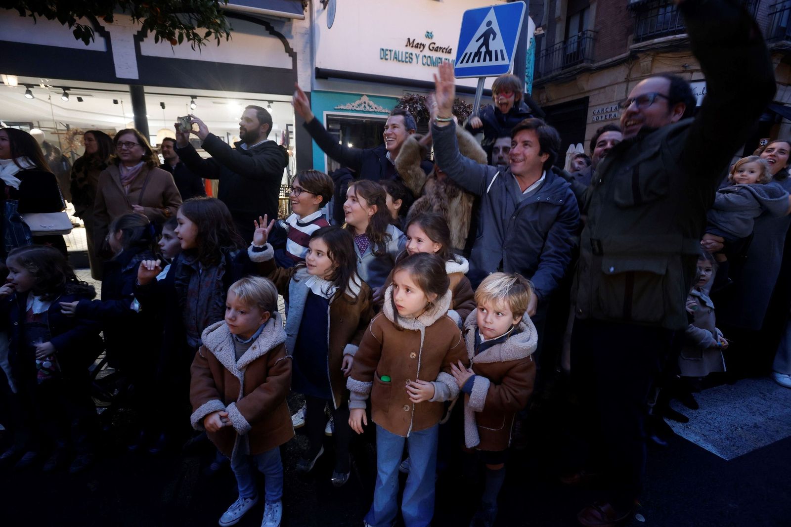 El Cartero Real llena de ilusión el Centro de Córdoba, en imágenes