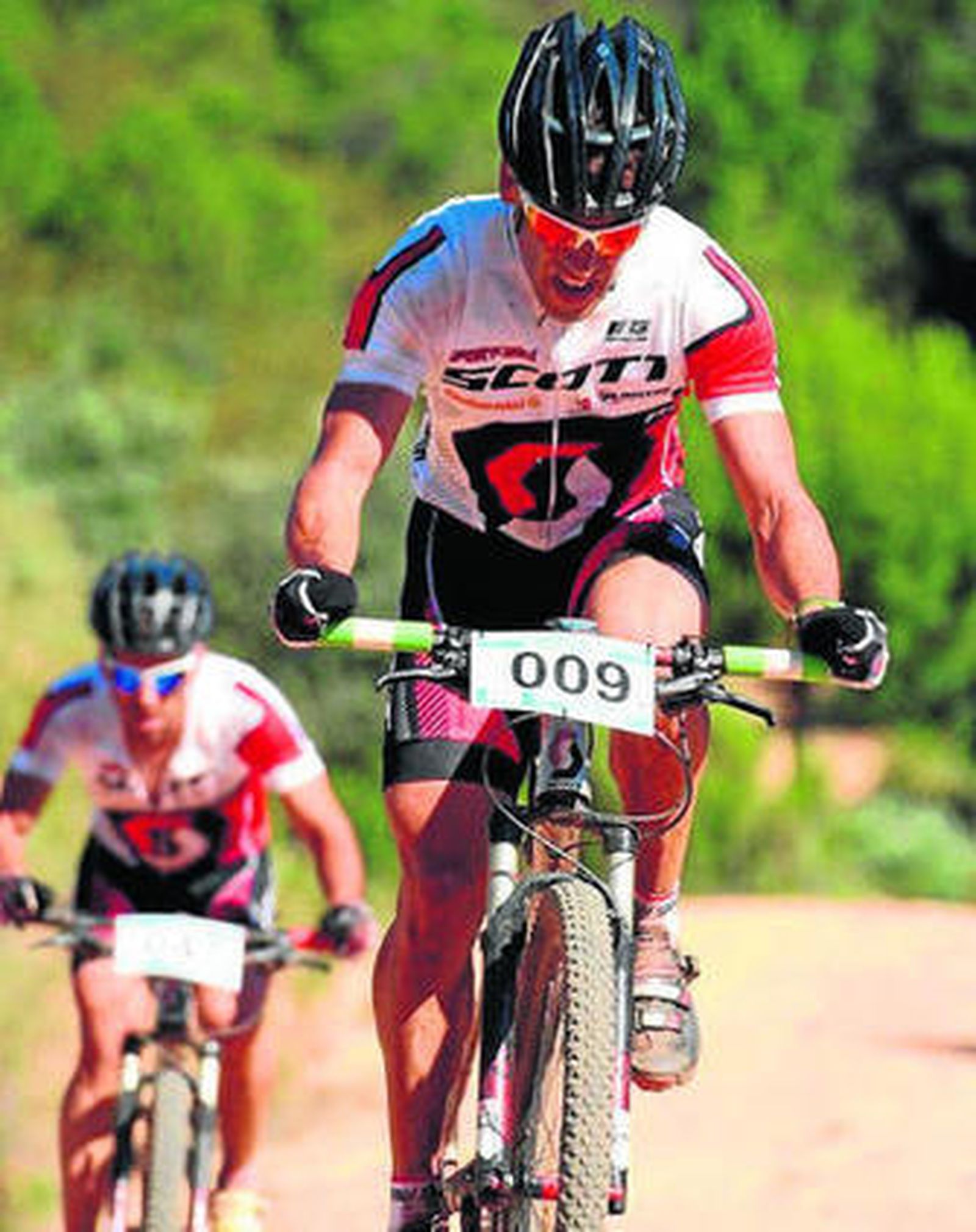 Los hermanos Javier y Carlos Macías, en acción.