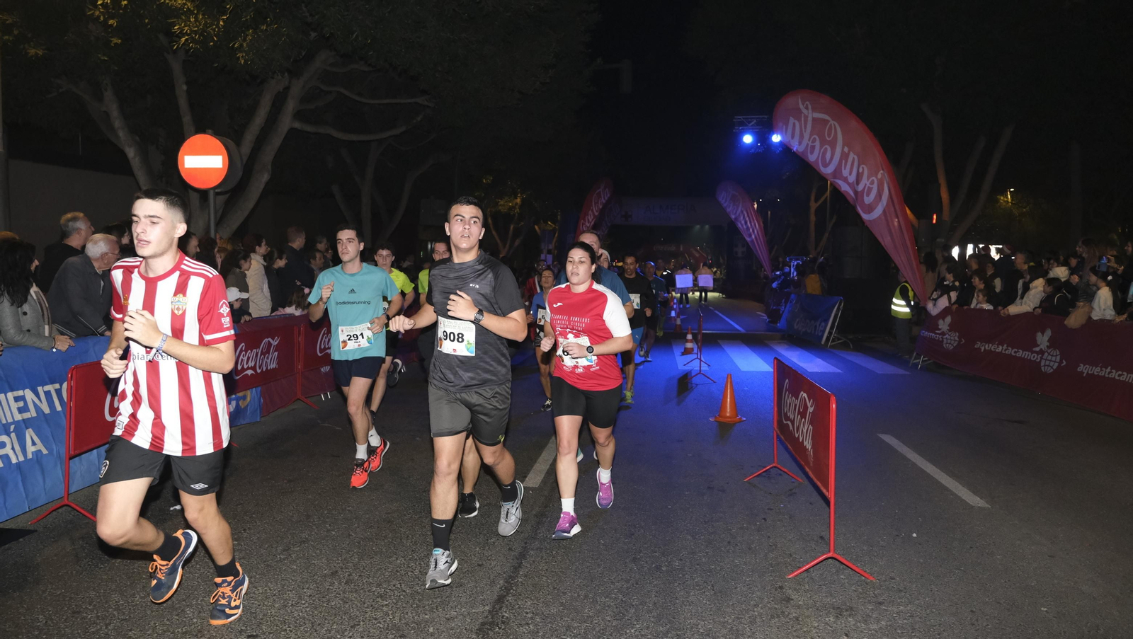 Imágenes de la XIV edición de la San Silvestre de Almería