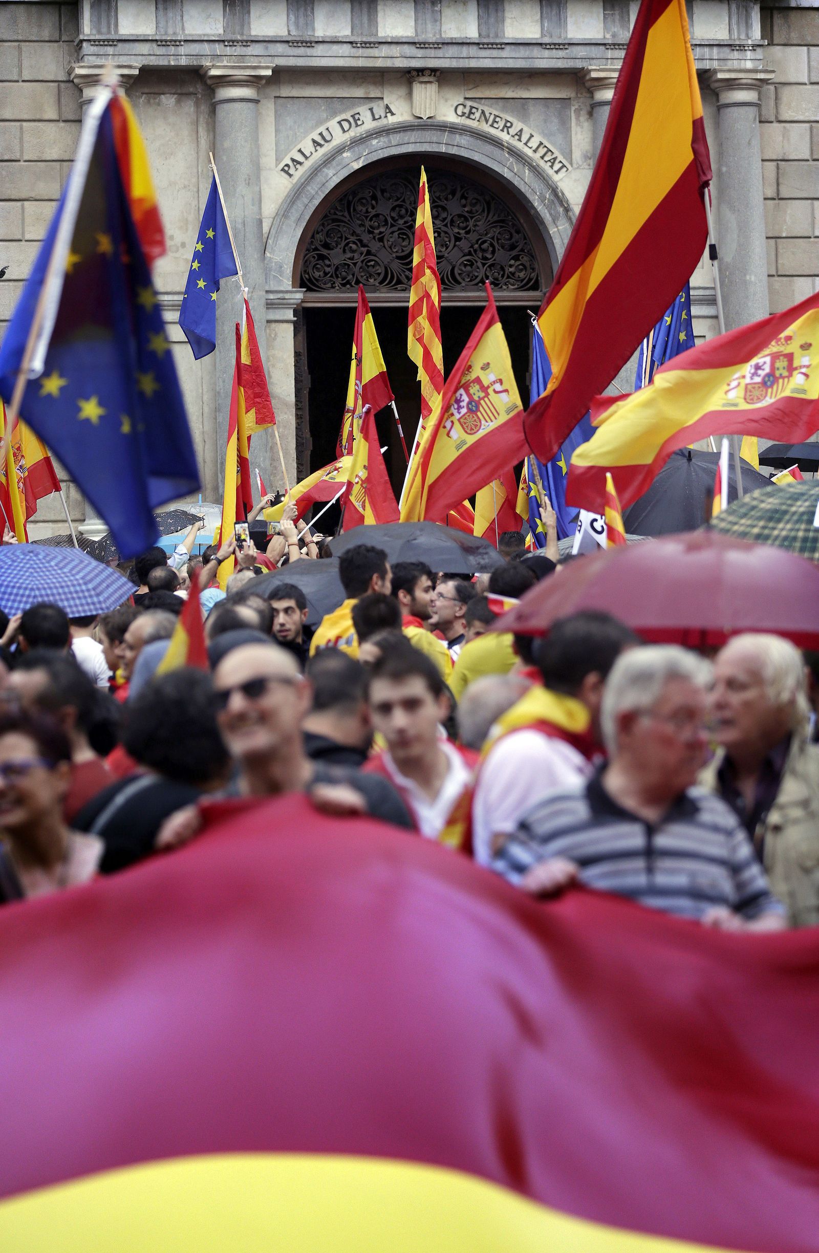 La marcha por la "unidad de España" en Barcelona, en imágenes