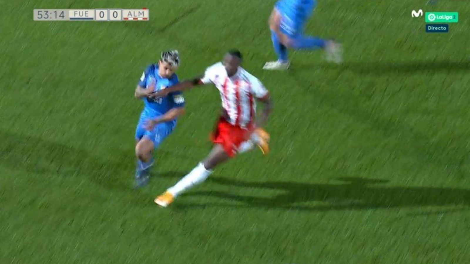 Imagen congelada que demuestra que no hay agresión, ni tan siquiera falta, de Sadiq a Salvador.