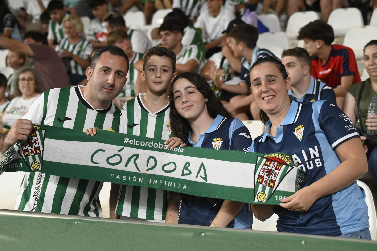 Las mejores fotos del ambiente en El Arcángel para el Córdoba CF - Racing de Santander