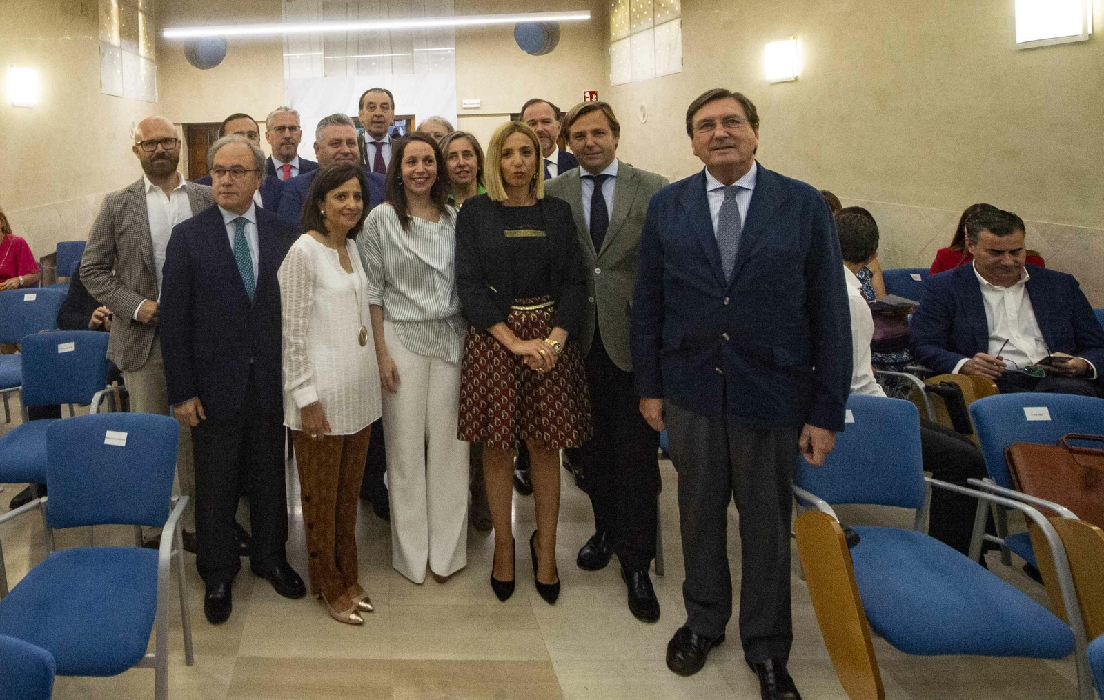 Olaia Abadía, en el centro, en la inauguración del tercer Foro de Empresarios de FP Dual
