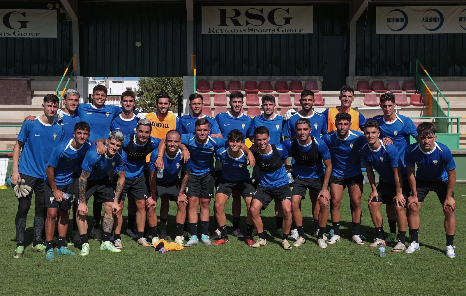 Fotos del primer entrenamiento del Algeciras CF de la pretemporada 2024/2025 en Los Barrios