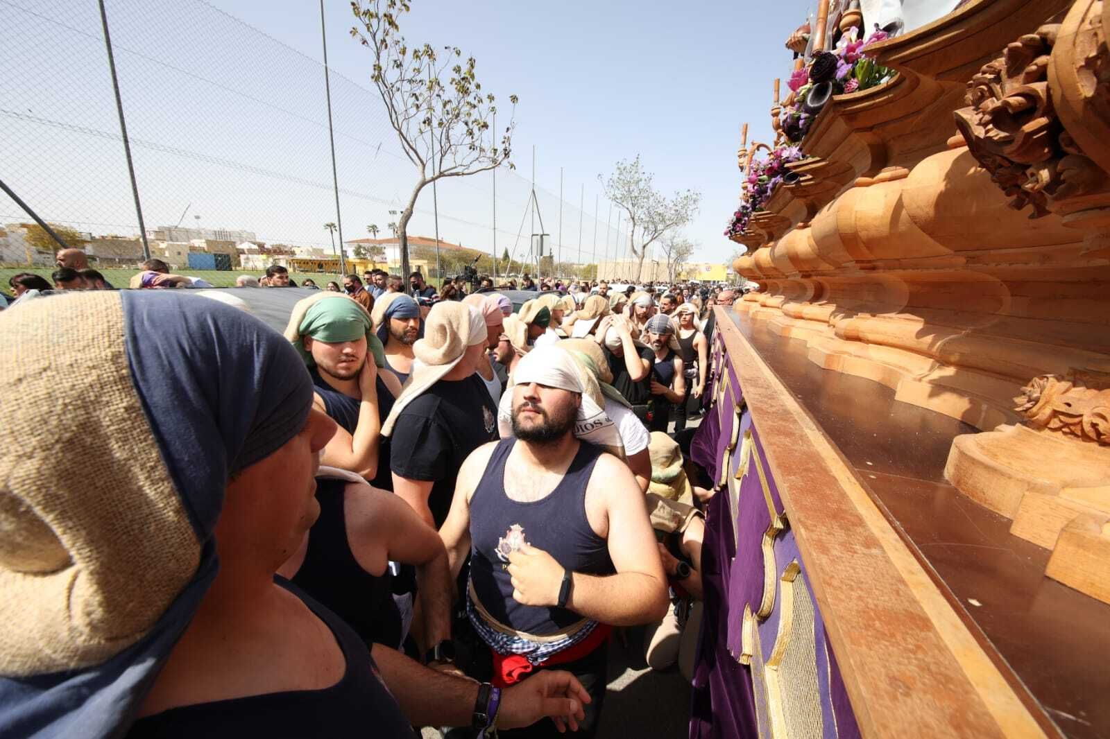 La hermandad de Pasión, arropada por su barrio