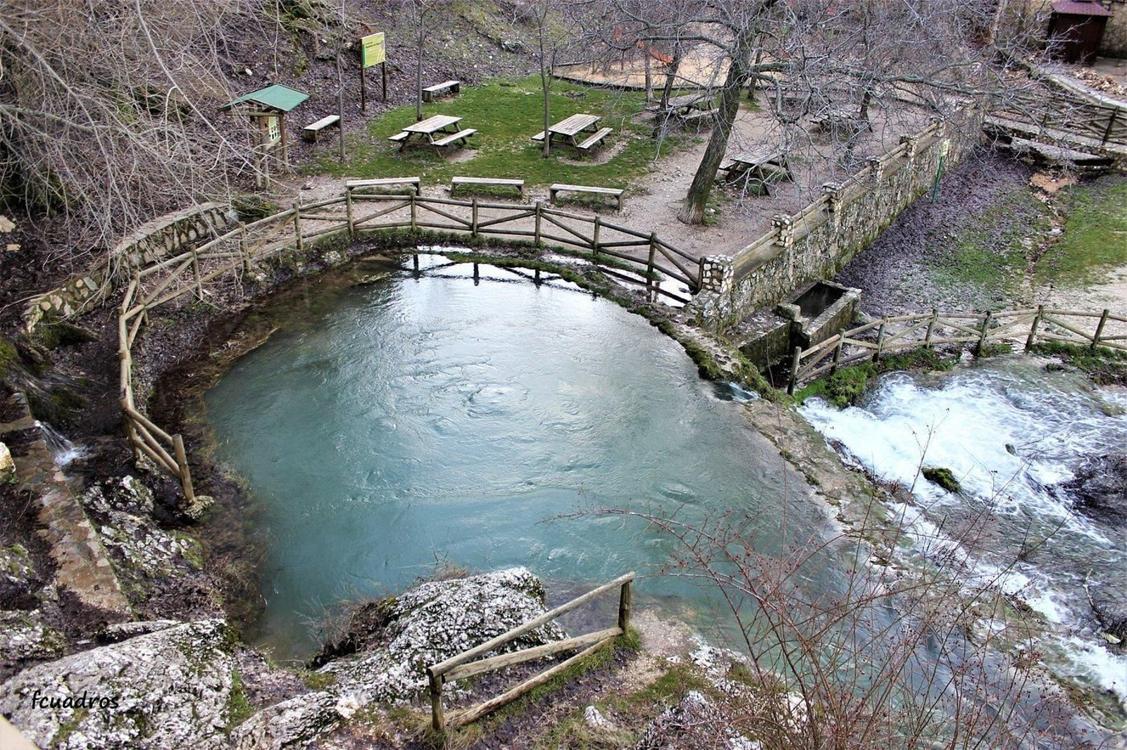 El impresionante nacimiento del río Segura es una de las atracciones naturales más visitadas en la zona.