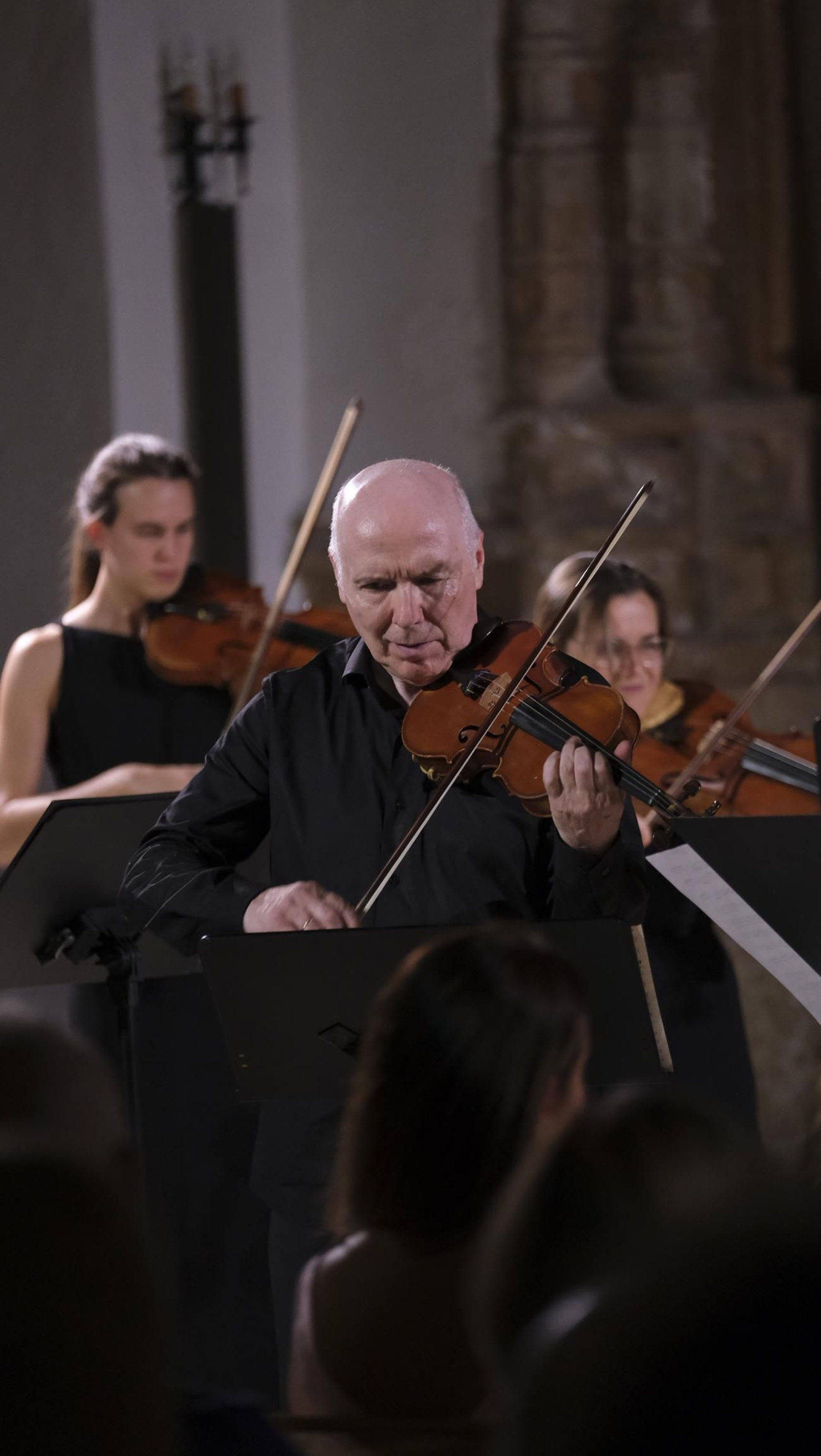 Concierto de la OCAL y del violinista Jesús Reina en Vélez Blanco, en imágenes