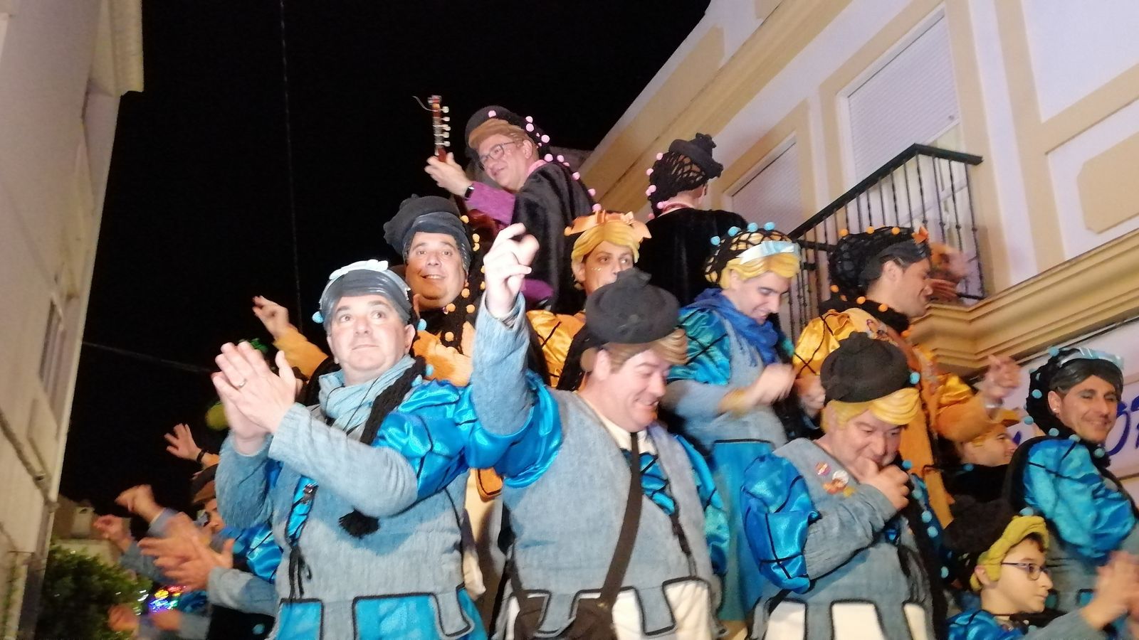 Coro '¡Manos Arriba!' durante el carrusel de coros