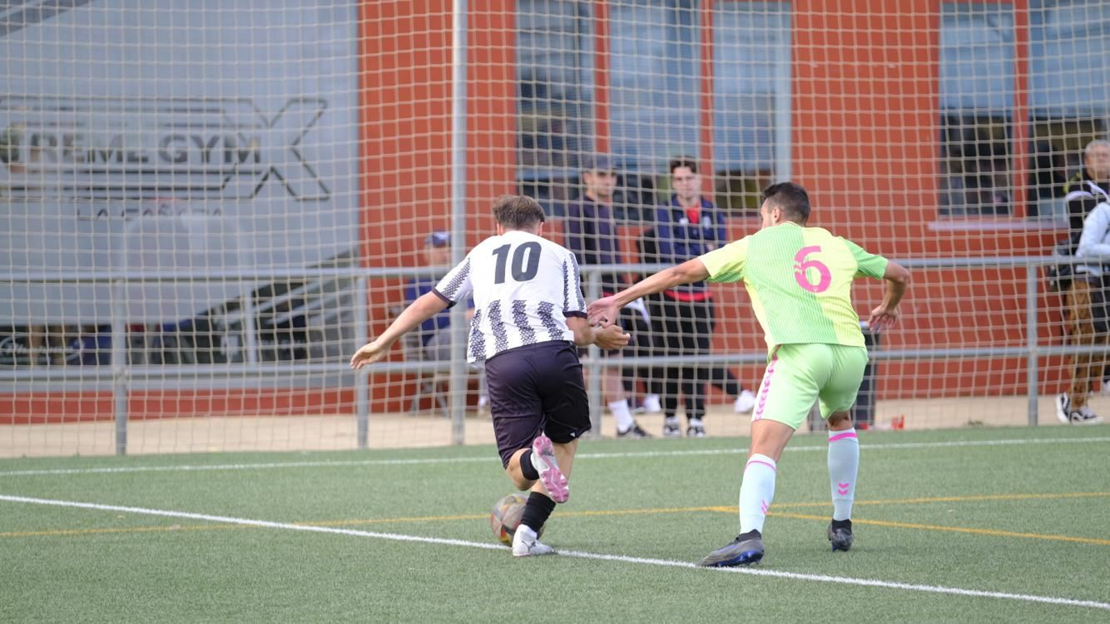 Raúl Morales busca ganar línea de fondo en el último duelo liguero.